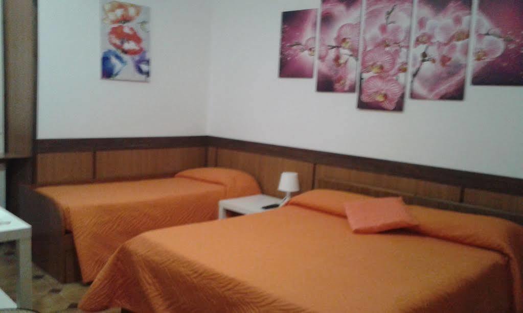 Albergo Ollolai Civitavecchia Bagian luar foto