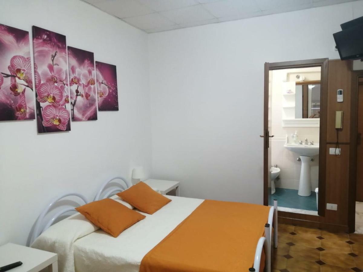 Albergo Ollolai Civitavecchia Bagian luar foto